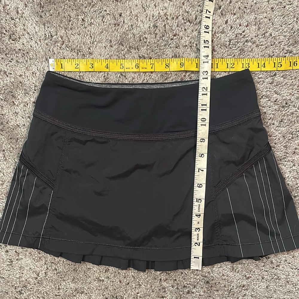 Lululemon Black‎ Striped Nylon Blend Pleated Back Skort Shorts Size 4 - Picture 6 of 6